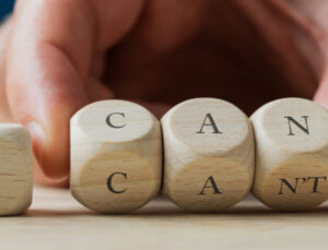 木のブロックで2種類のメッセージ