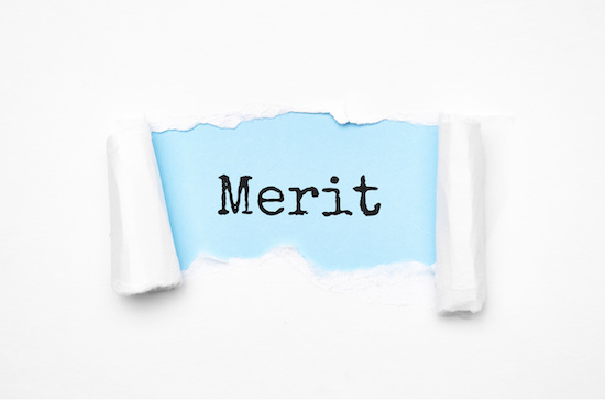 前歯の治療にセラミックを選択するメリットイメージ