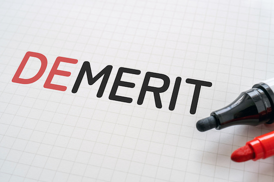  奥歯をセラミックにするデメリットイメージ