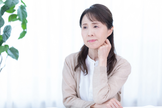 歯の詰め物が変色しても放置して大丈夫か不安な人