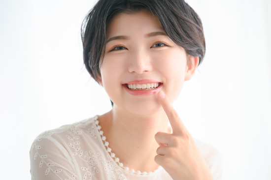 セラミック治療で綺麗な歯を手に入れた人